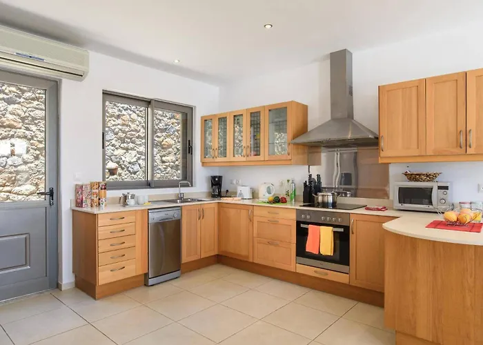 Anastasia Rodos By ヴィラ